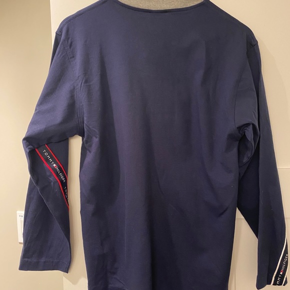 *90s* Tommy Hilfiger VINTAGE Long Sleeve Tshirt … - Picture 5 of 5